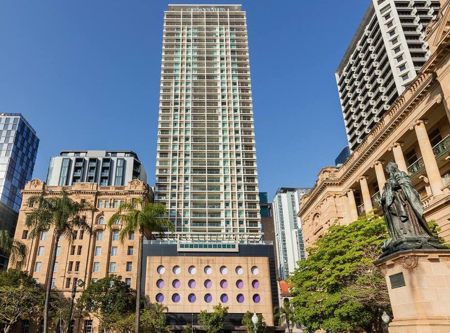 Dress Circle! 2bed/2bath/1car/amazing Views ~ Cbd *