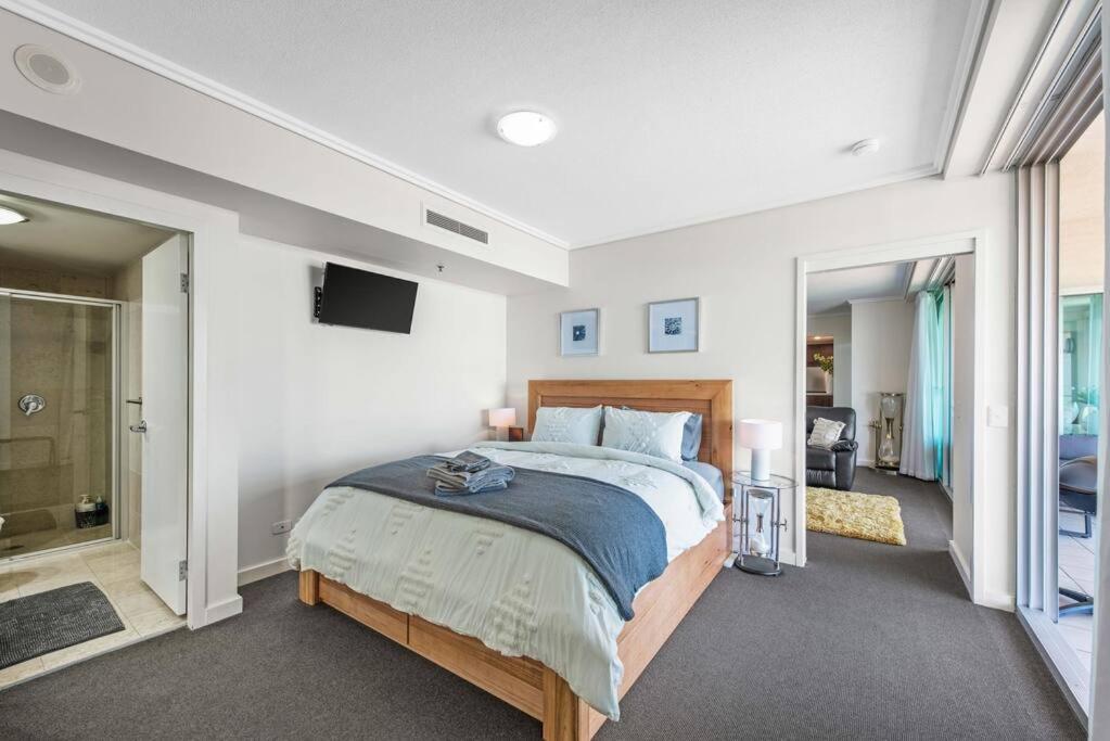 Dress Circle! 2bed/2bath/1car/amazing Views ~ Cbd Apartment