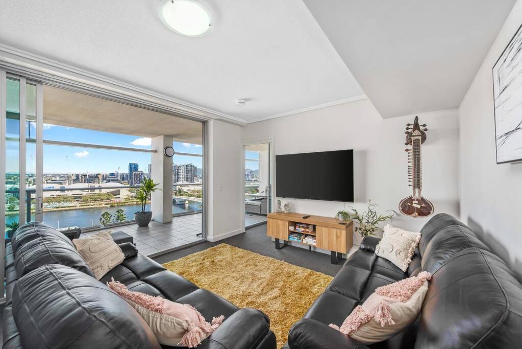 Apartment Dress Circle! 2bed/2bath/1car/amazing Views ~ Cbd *